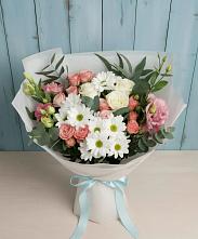 Букет цветов из:  Розы, Лизиантусы и Хризантемы в Комсомольском Республики Калмыкия