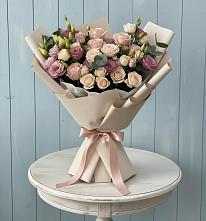 Букет цветов из:  Розы и Лизиантусы в Комсомольском Республики Калмыкия