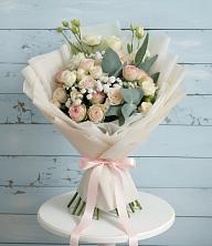 Букет цветов из:  Розы и Лизиантусы в Комсомольском Республики Калмыкия
