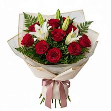 Букет цветов из:  Лилии и Розы в Комсомольском Республики Калмыкия