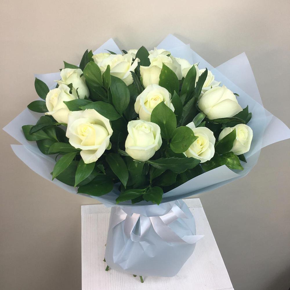 Букет 15 Белых роз Проуд в Комсомольском Республики Калмыкия