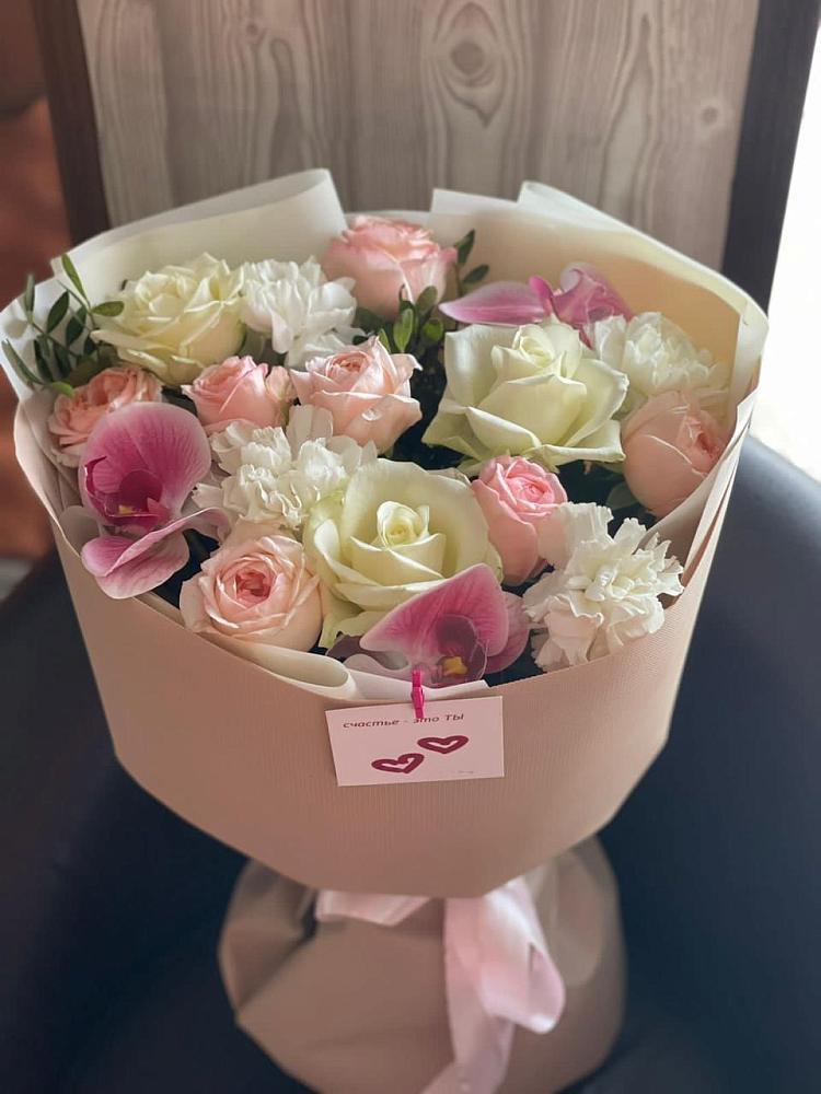 Букет цветов из: Орхидеи, Розы и Гвоздики в Комсомольском Республики Калмыкия