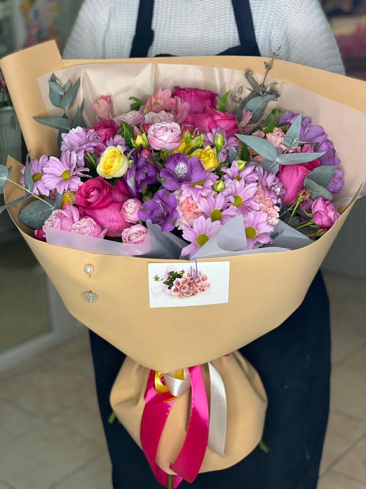 Букет цветов из: Хризантемы, Гвоздики и Альстромерии в Комсомольском Республики Калмыкия