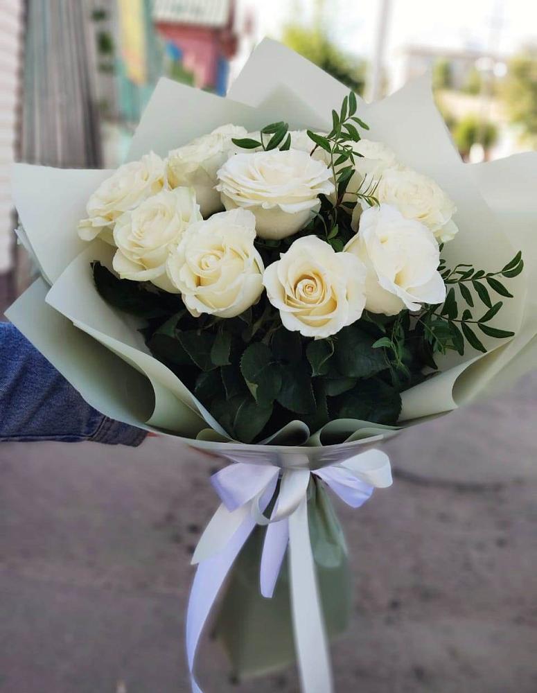Букет Белые розы Проуд в Комсомольском Республики Калмыкия