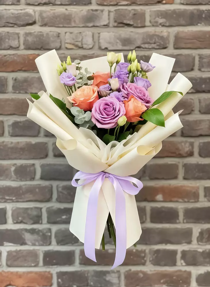 Букет цветов из: Лизиантусы и Розы в Комсомольском Республики Калмыкия