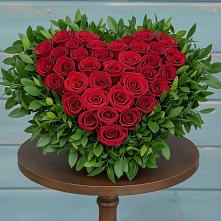 Цветочная композиция из Розы в виде сердца в Комсомольском Республики Калмыкия