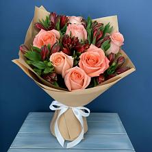 Букет цветов из:  Розы и Альстромерии в Комсомольском Республики Калмыкия