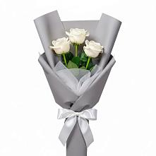 Букет 3 белые розы в Комсомольском Республики Калмыкия