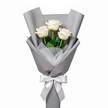 Букет 3 белые розы в Комсомольском Республики Калмыкия