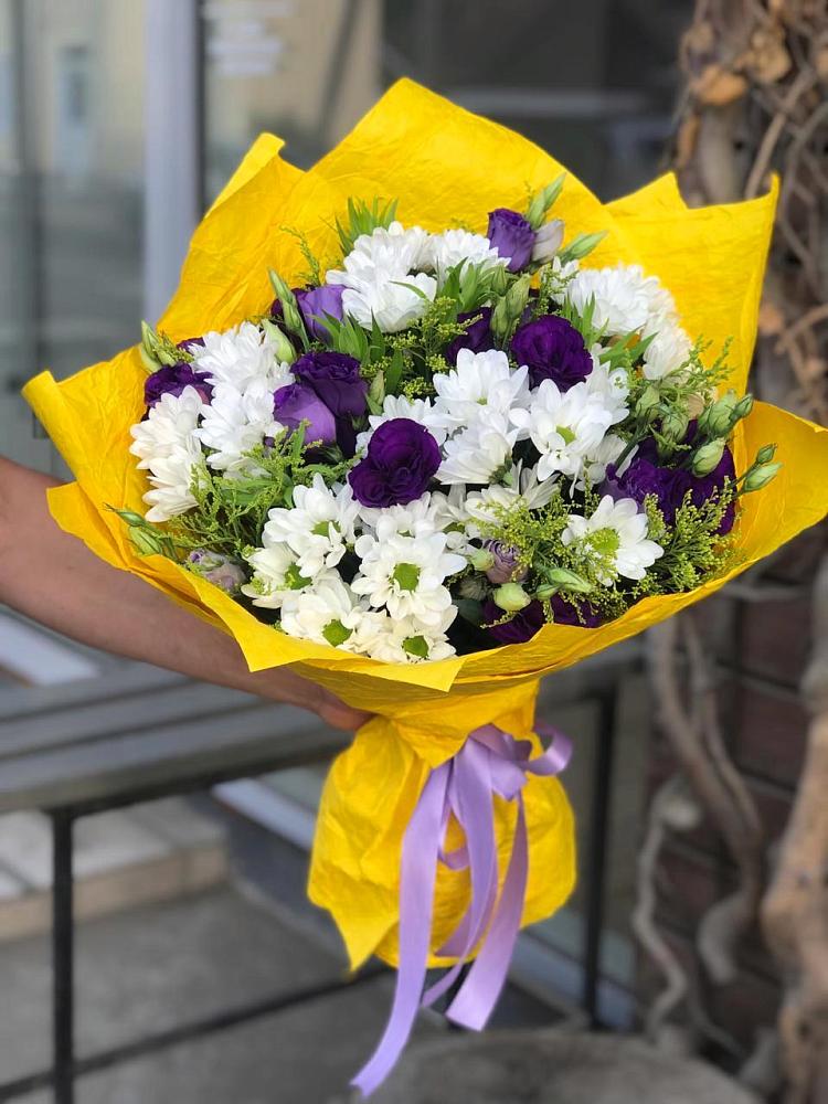 Букет цветов из: Ирисы, Хризантемы и Ромашки в Комсомольском Республики Калмыкия