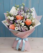 Букет цветов из:  Лизиантусы, Розы, Альстромерии и Гипсофила в Комсомольском Республики Калмыкия