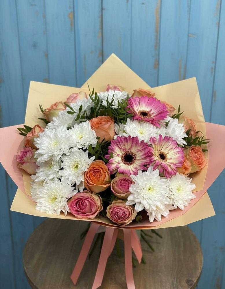 Букет цветов из: Розы, Герберы и Хризантемы в Комсомольском Республики Калмыкия