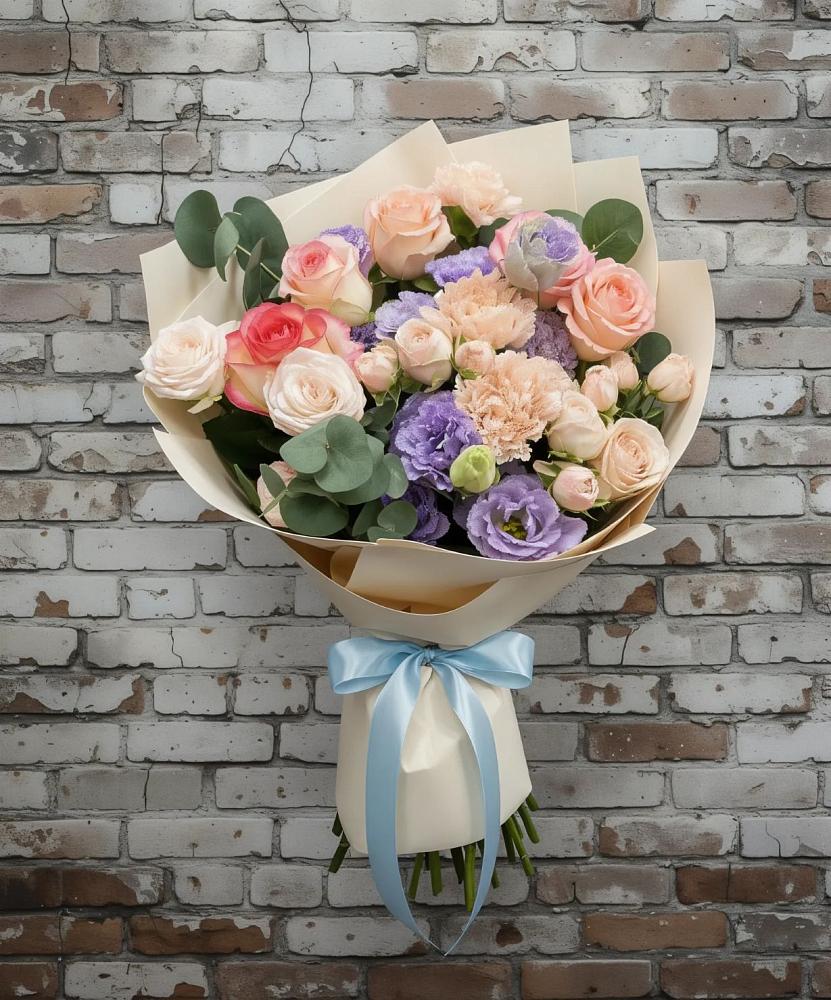 Букет цветов из: Розы, Лизиантусы и Гвоздики в Комсомольском Республики Калмыкия