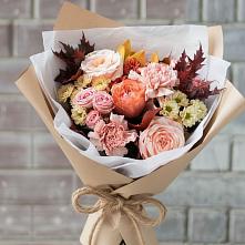 Букет цветов из:  Гвоздики, Хризантемы и Розы в Комсомольском Республики Калмыкия