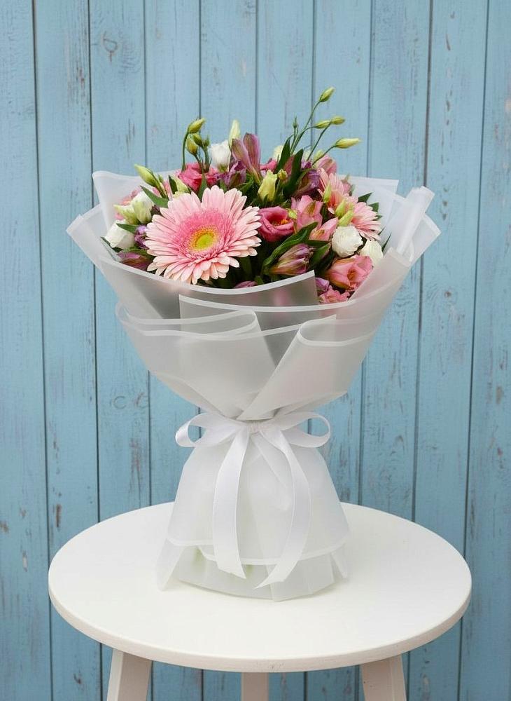 Букет цветов из: Герберы, Альстромерии и Лизиантусы в Комсомольском Республики Калмыкия