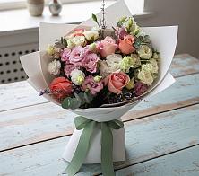 Букет цветов из:  Розы, Лизиантусы и Гвоздики в Комсомольском Республики Калмыкия