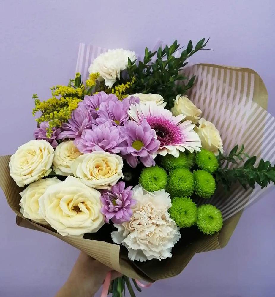 Букет цветов из: Хризантемы, Розы, Гвоздики и Герберы в Комсомольском Республики Калмыкия