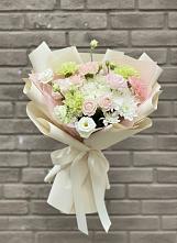 Букет цветов из:  Гвоздики, Розы, Лизиантусы и Хризантемы в Комсомольском Республики Калмыкия