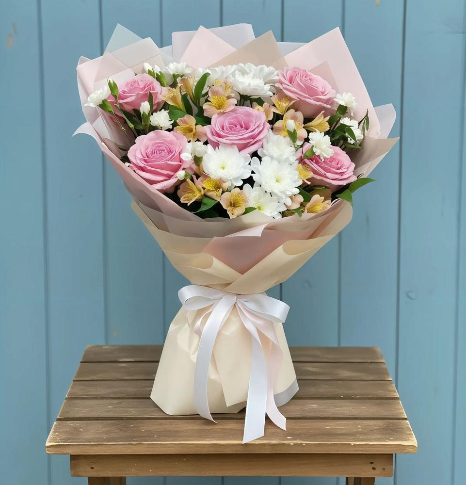 Букет цветов из: Гвоздики, Орхидеи и Розы в Комсомольском Республики Калмыкия