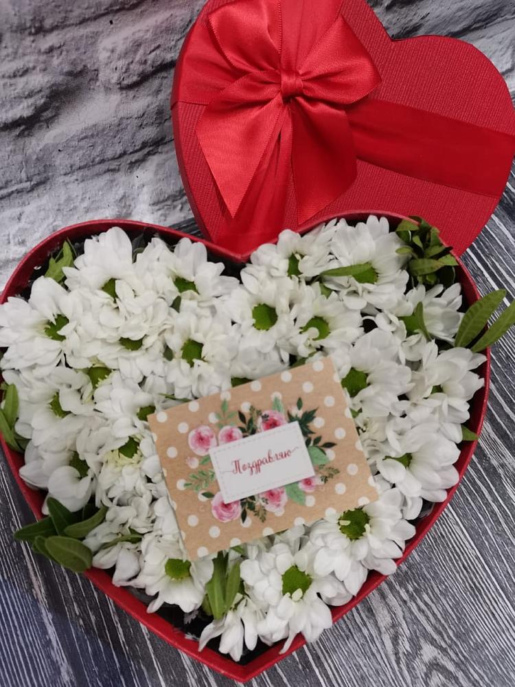 Цветочная композиция из Хризантемы в виде сердца в Комсомольском Республики Калмыкия