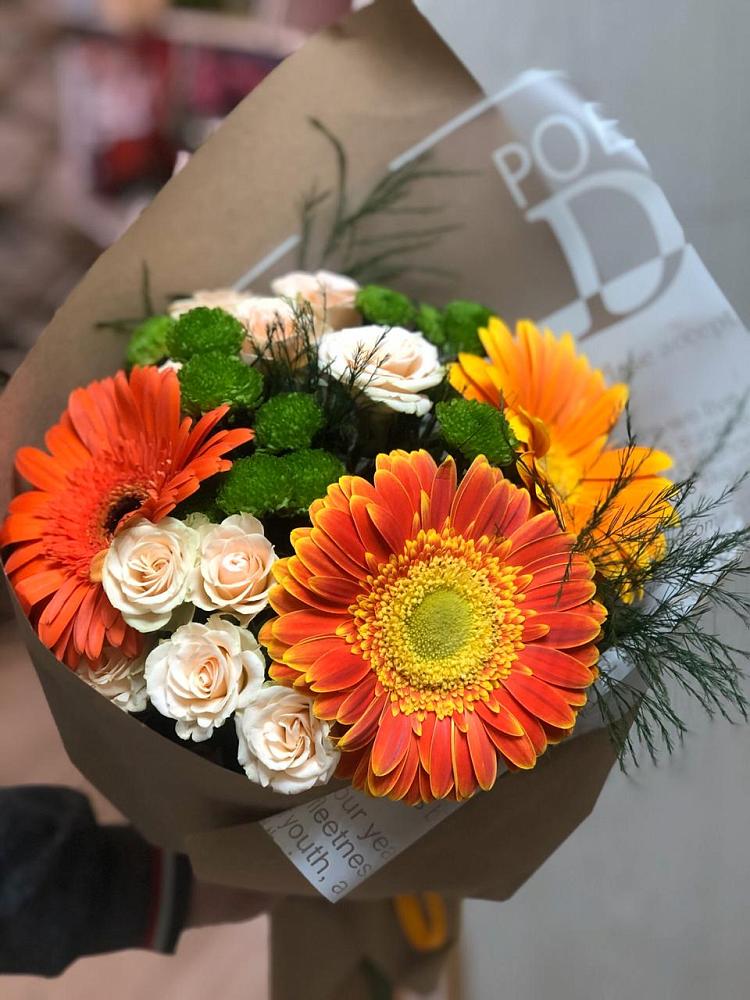 Букет цветов из: Герберы, Хризантемы и Розы в Комсомольском Республики Калмыкия