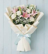 Букет цветов из:  Лилии в Комсомольском Республики Калмыкия