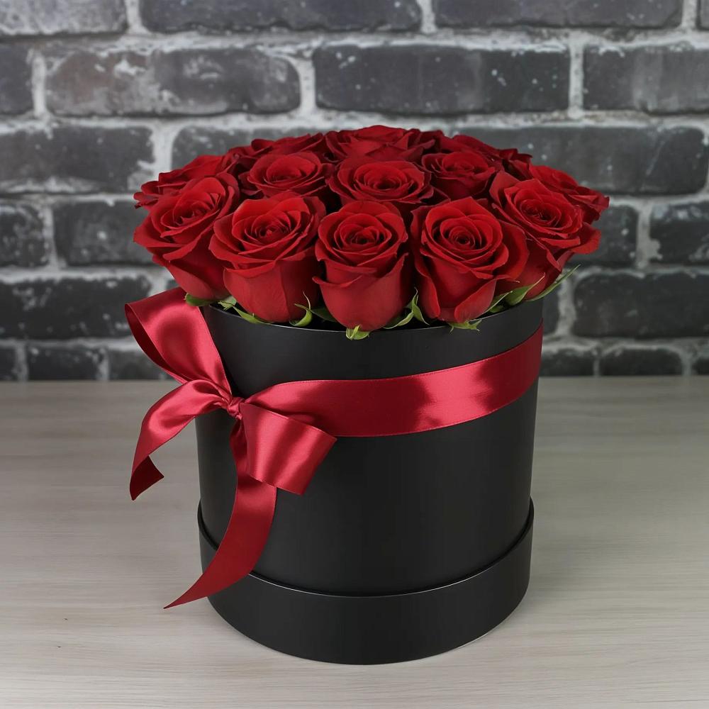 Цветочная композиция из Розы в шляпной коробке в Комсомольском Республики Калмыкия