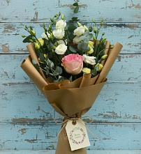Букет цветов из:  Розы и Лизиантусы в Комсомольском Республики Калмыкия