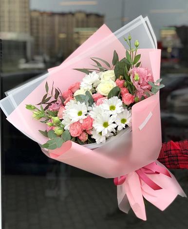 Букет цветов из: Розы, Лизиантусы и Хризантемы в Комсомольском Республики Калмыкия